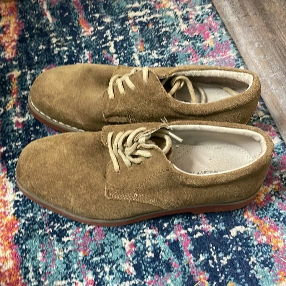 Tucker and Tate suede lace up shoes